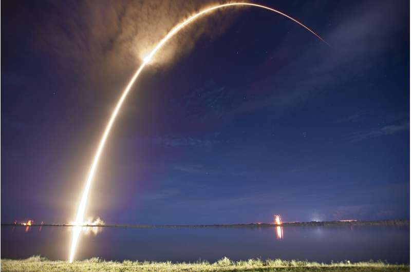 SpaceX'in fırlatılması, bu sefer rekor takviye uçuşuyla Uzay Sahili için 60'a ulaştı - Dünyadan Güncel Teknoloji Haberleri